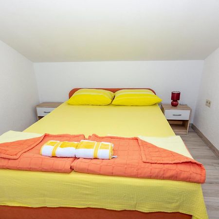 Apartmani Filip Pag Town Buitenkant foto